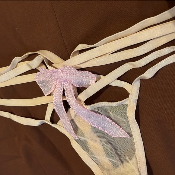 FOR LOVE AND LEMONS NEW AKIRA THONG WITH BOW RARE FIND - Picture 3 of 4